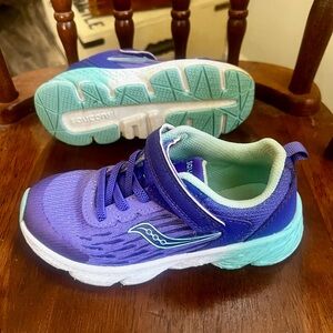 Size 11.5 tennis shoes. Sneakers. *sold*